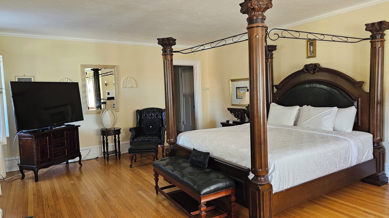 Photo of Bedroom in Pembroke