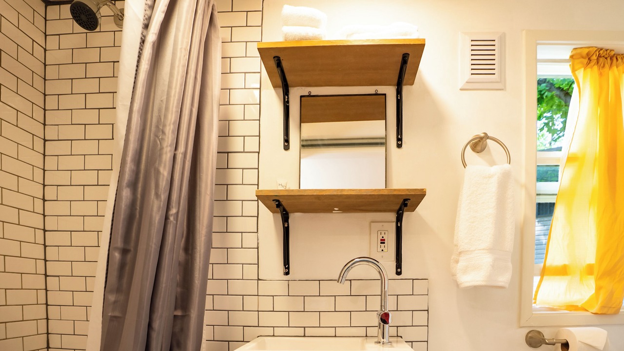 Photo of Bathroom in Lyons