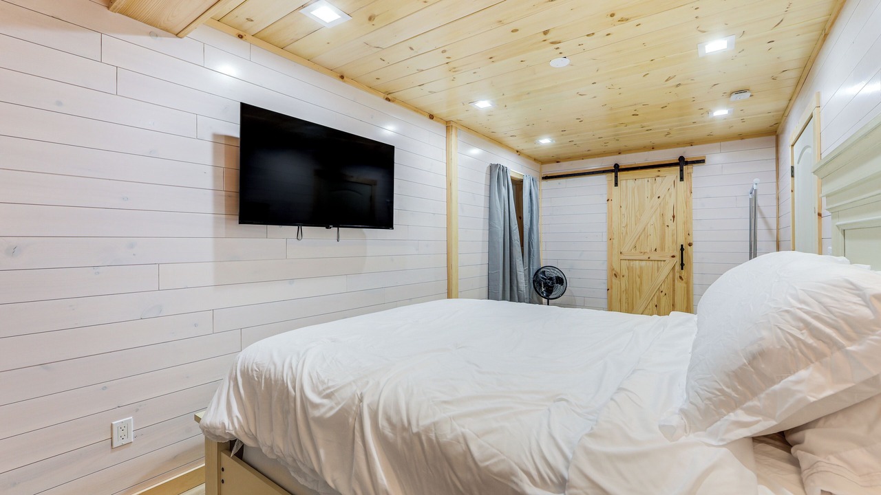 Photo of Bedroom in Lyons Falls