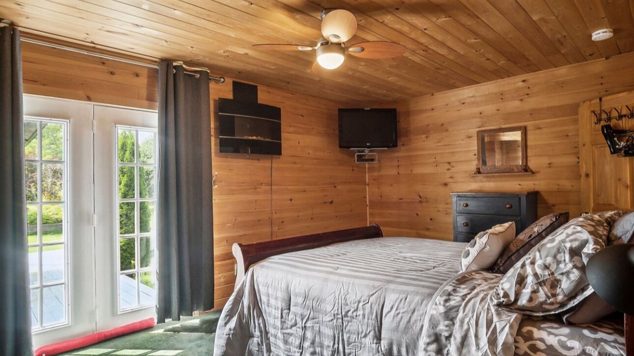 Photo of Bedroom in Gravenhurst