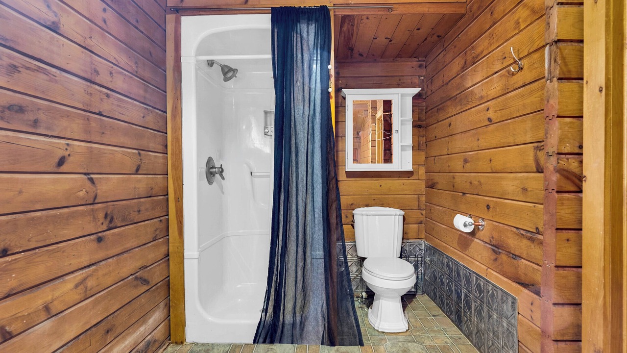 Photo of Bathroom in Gravenhurst
