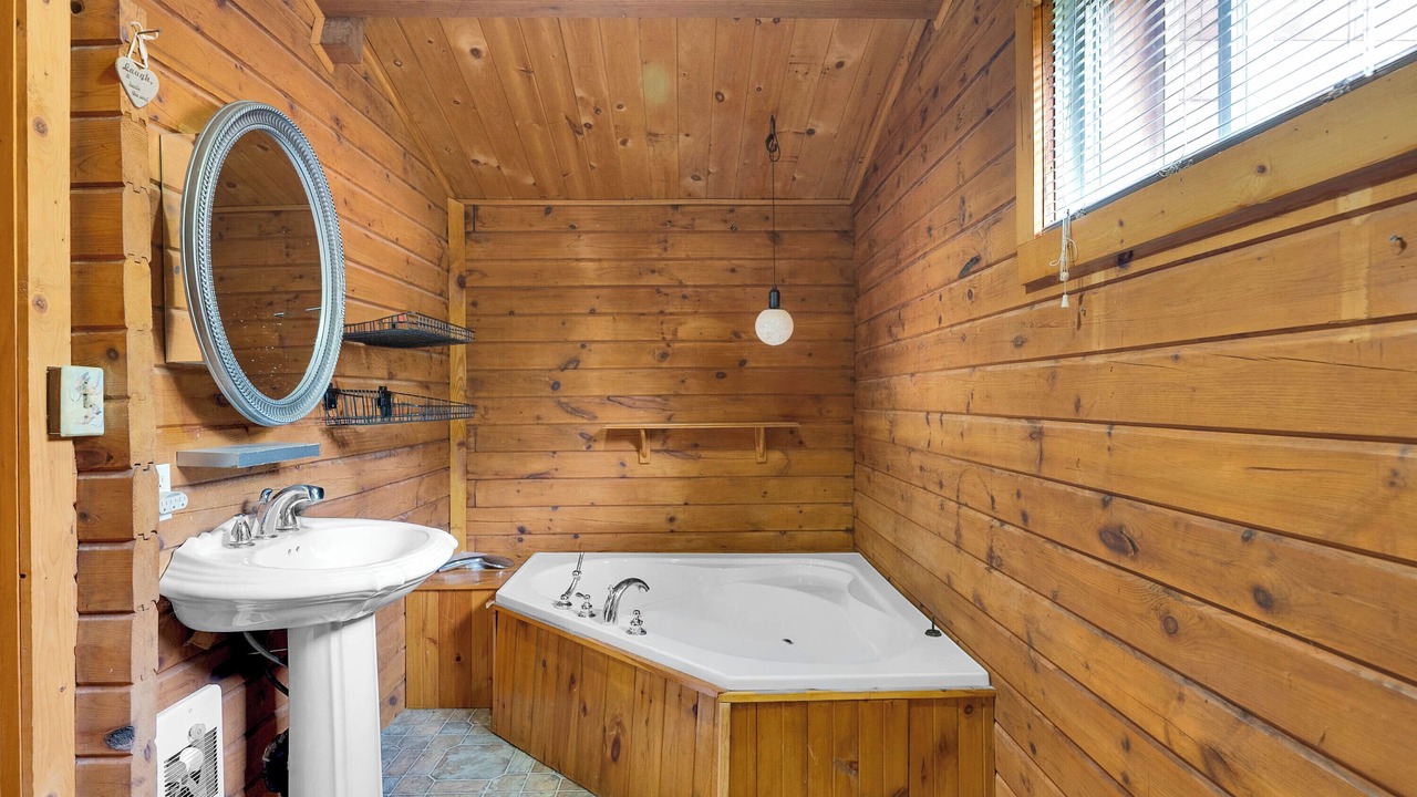 Photo of Bathroom in Gravenhurst