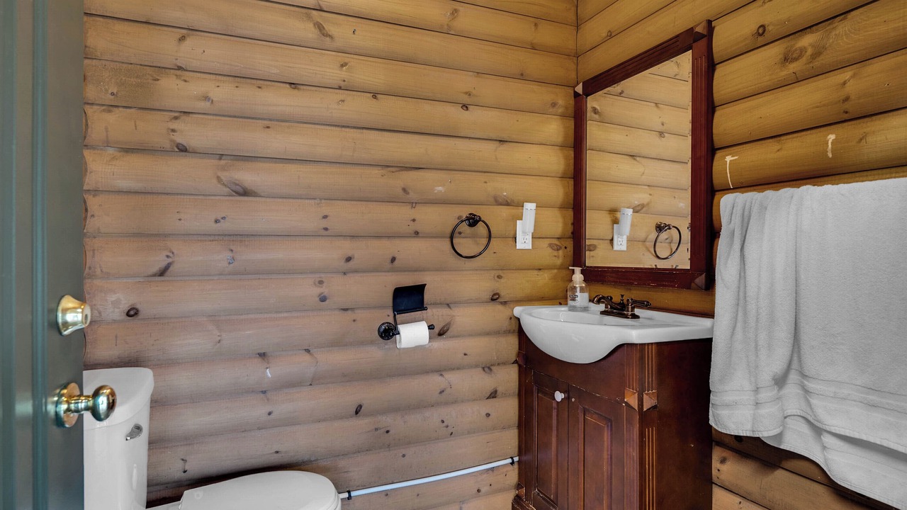 Photo of Bathroom in Gravenhurst