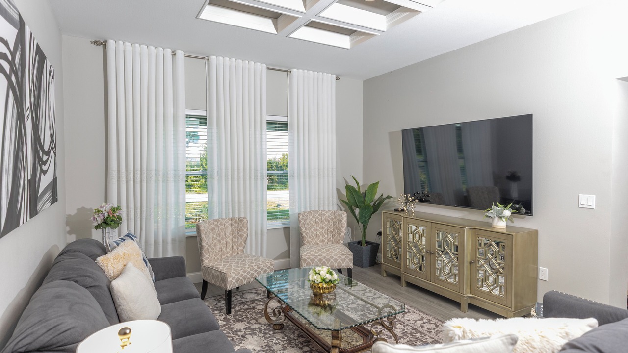 Photo of Livingroom in Englewood East