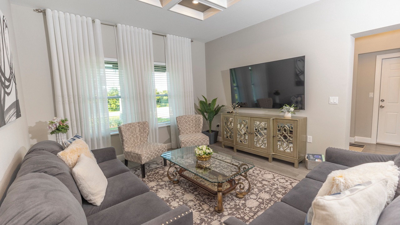 Photo of Livingroom in Englewood East