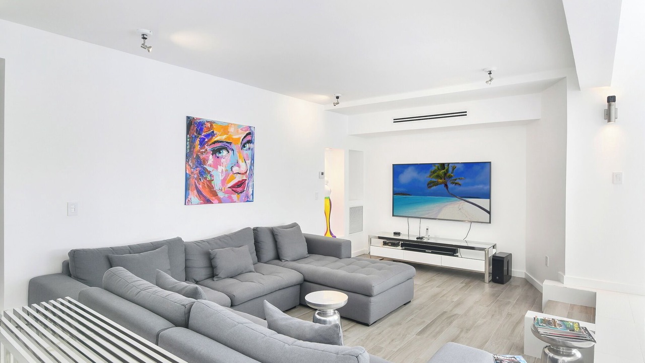 Photo of Livingroom in North Bay Village
