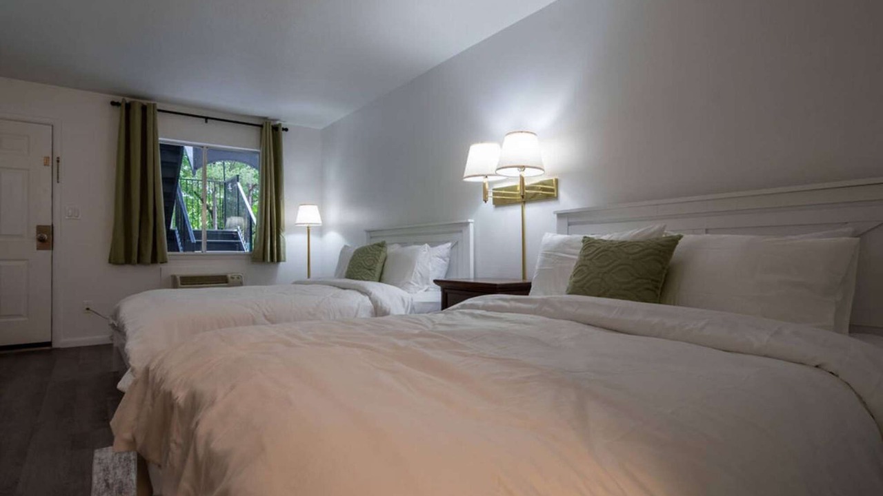 Photo of Bedroom in Eureka Springs Historic District