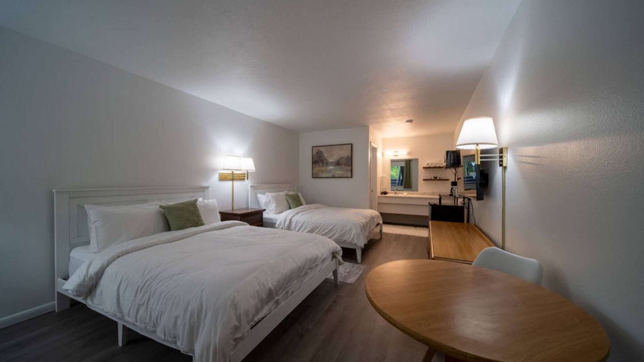 Photo of Bedroom in Eureka Springs Historic District