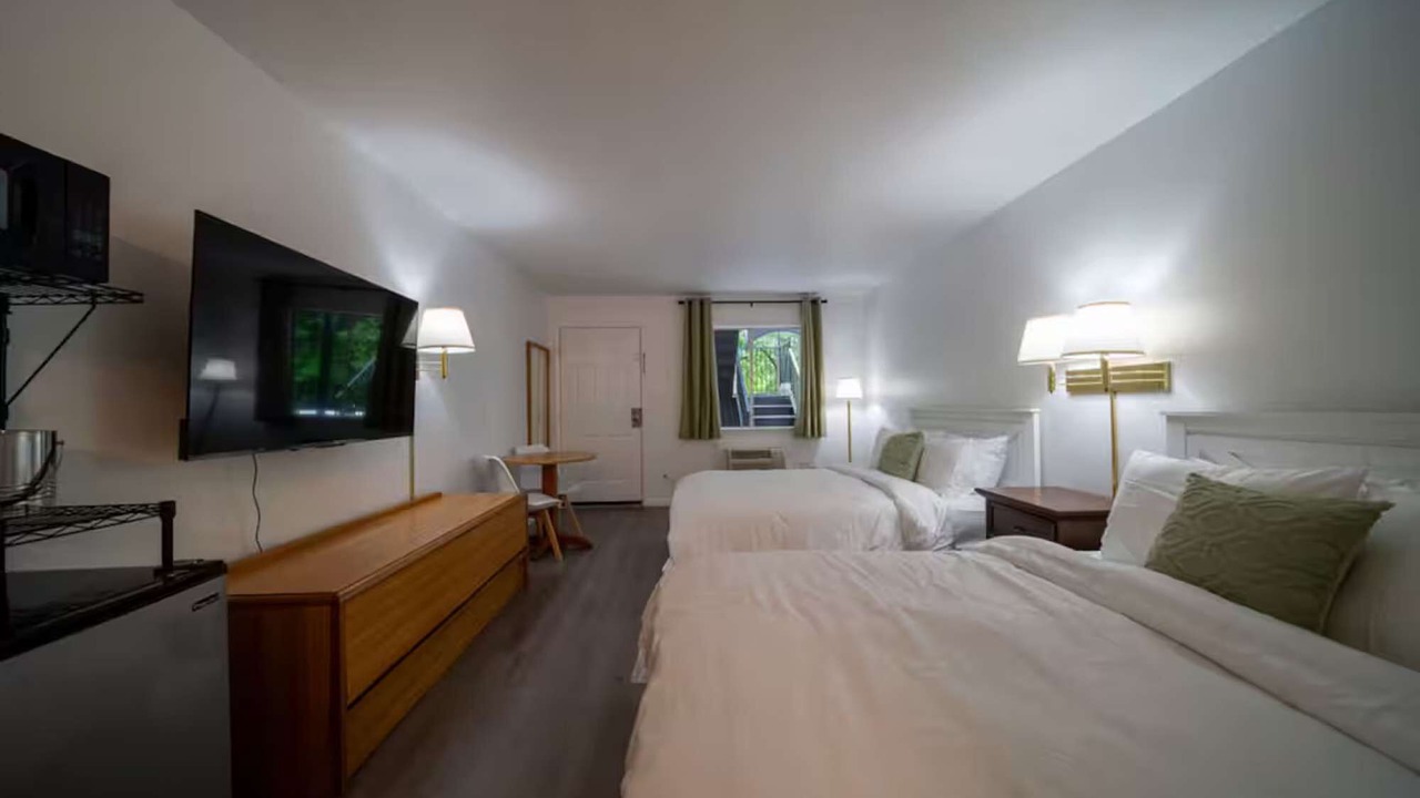 Photo of Bedroom in Eureka Springs Historic District