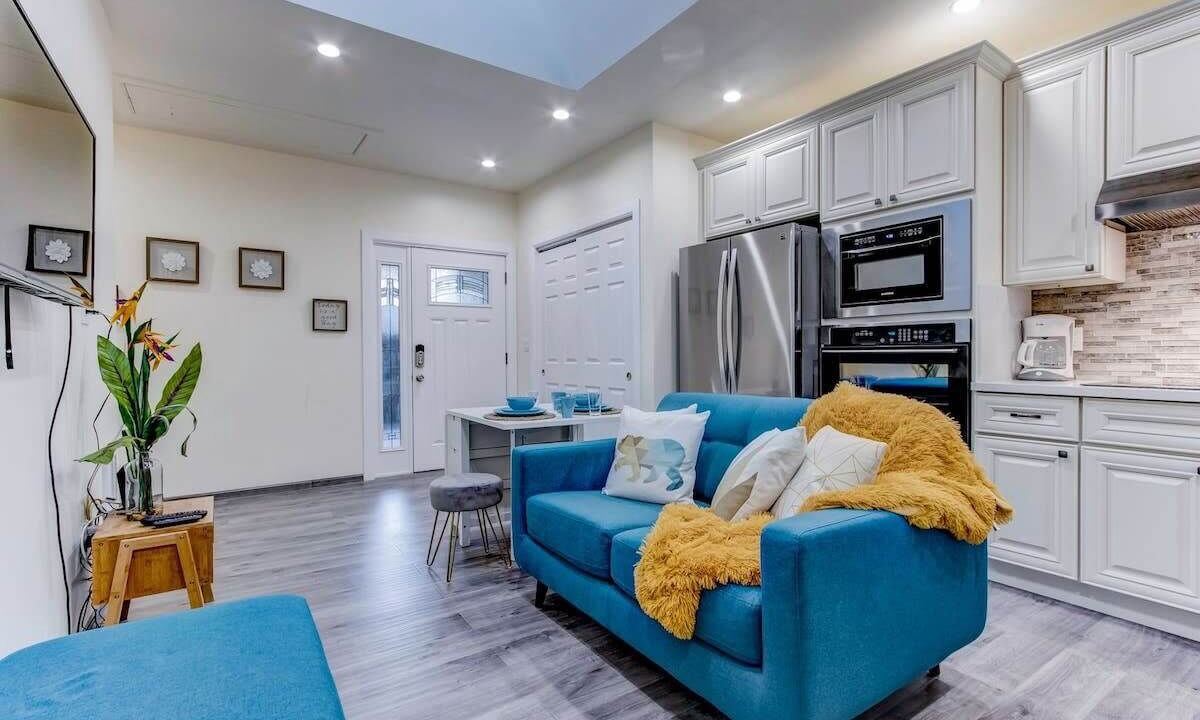 Photo of Livingroom in North Central