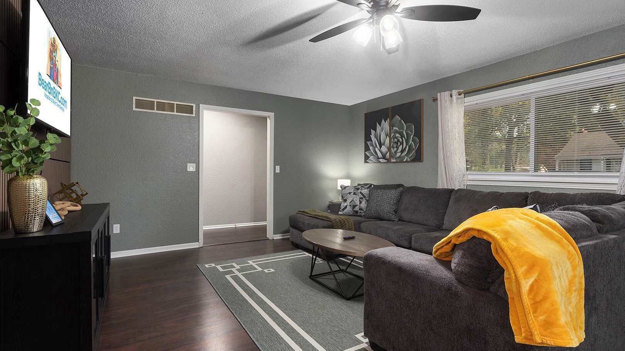 Photo of Livingroom in Lee's Summit