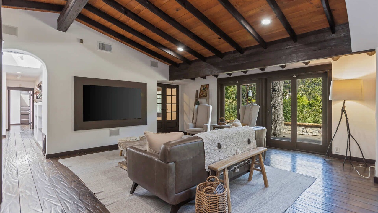 Photo of Livingroom in Nichols Canyon