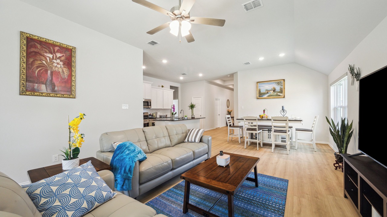 Photo of Bedroom in Friendswood