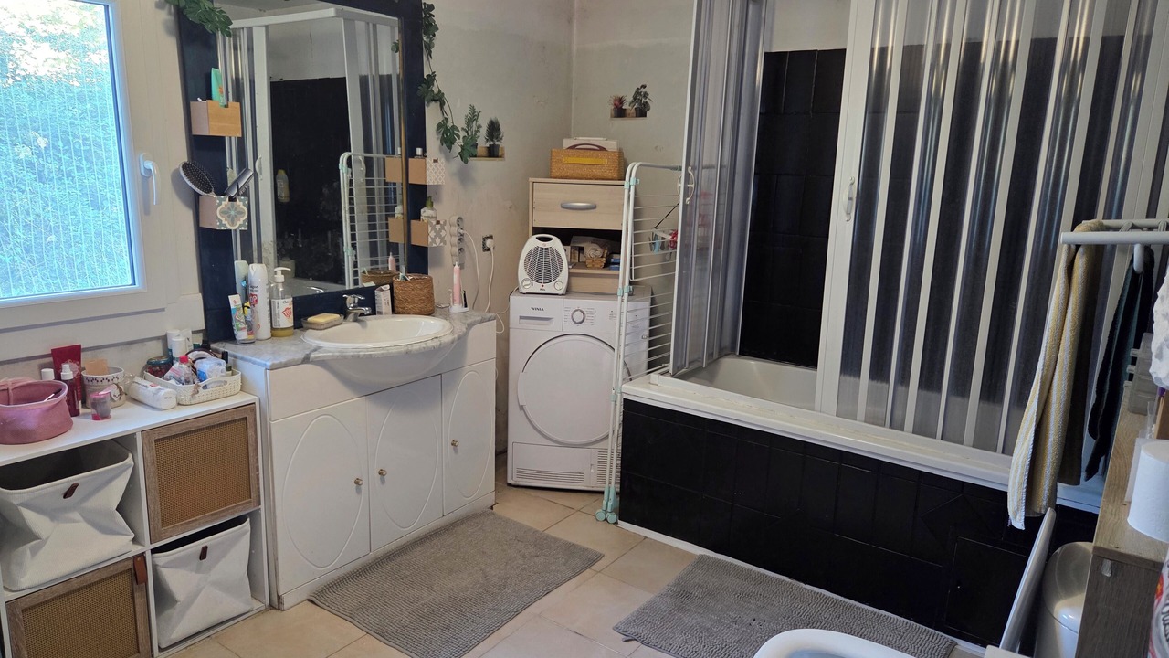 Photo of Bathroom in Gurs