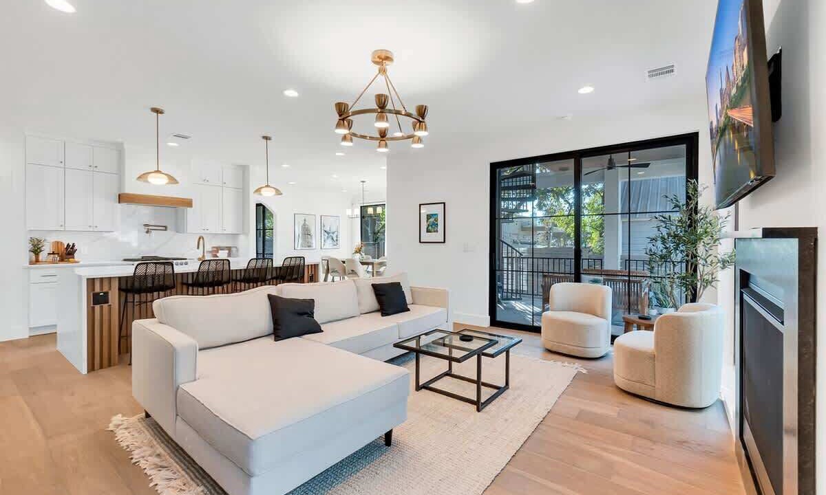 Photo of Livingroom in Blackshear-Prospect Hill
