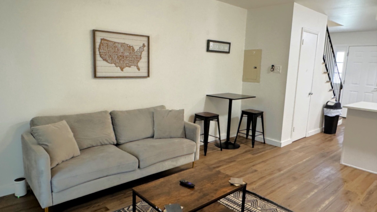 Photo of Livingroom in Capital View