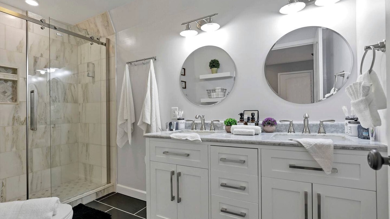 Photo of Bathroom in Sugar Grove