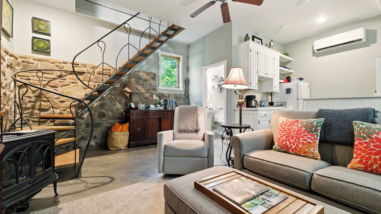Photo of Livingroom in Rawley Springs