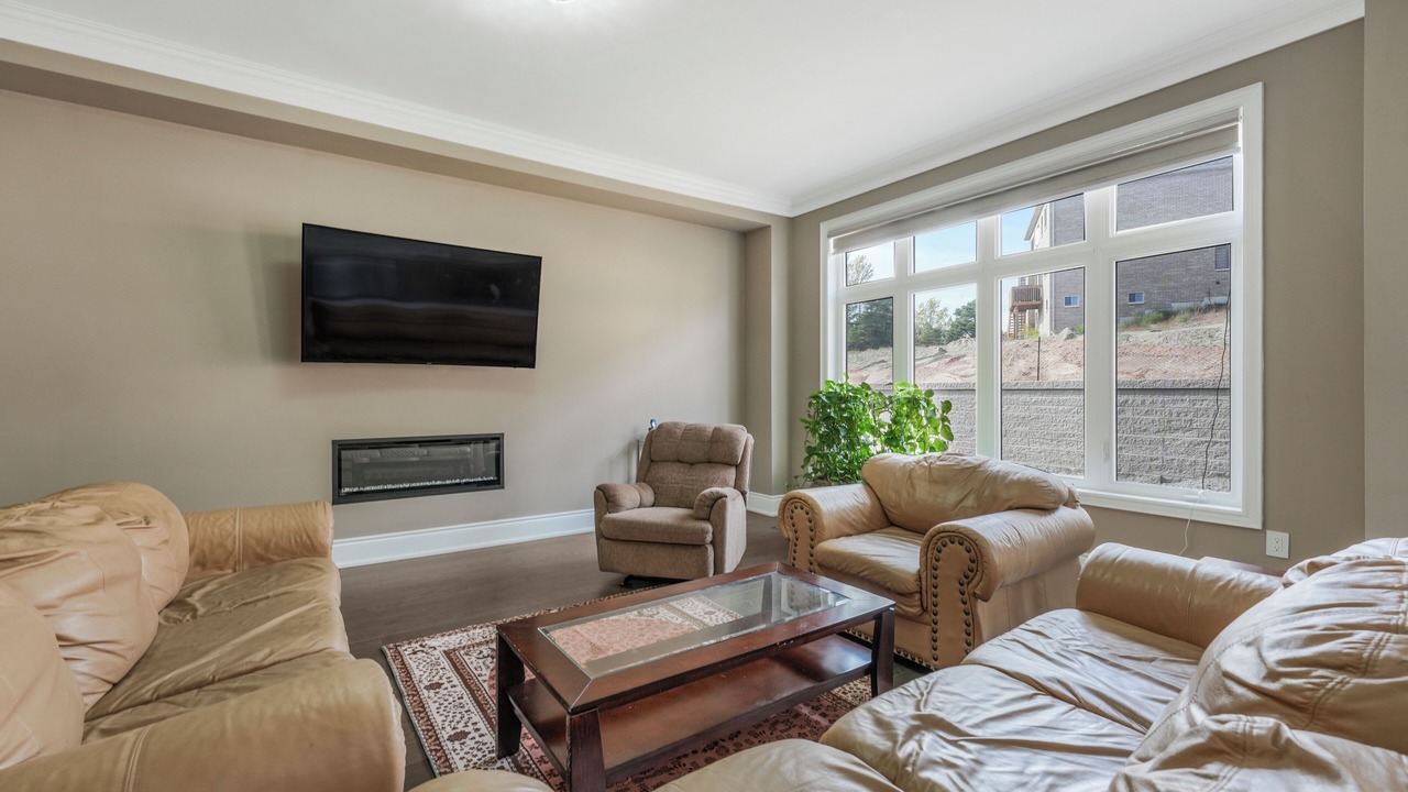 Photo of Livingroom in Caledon