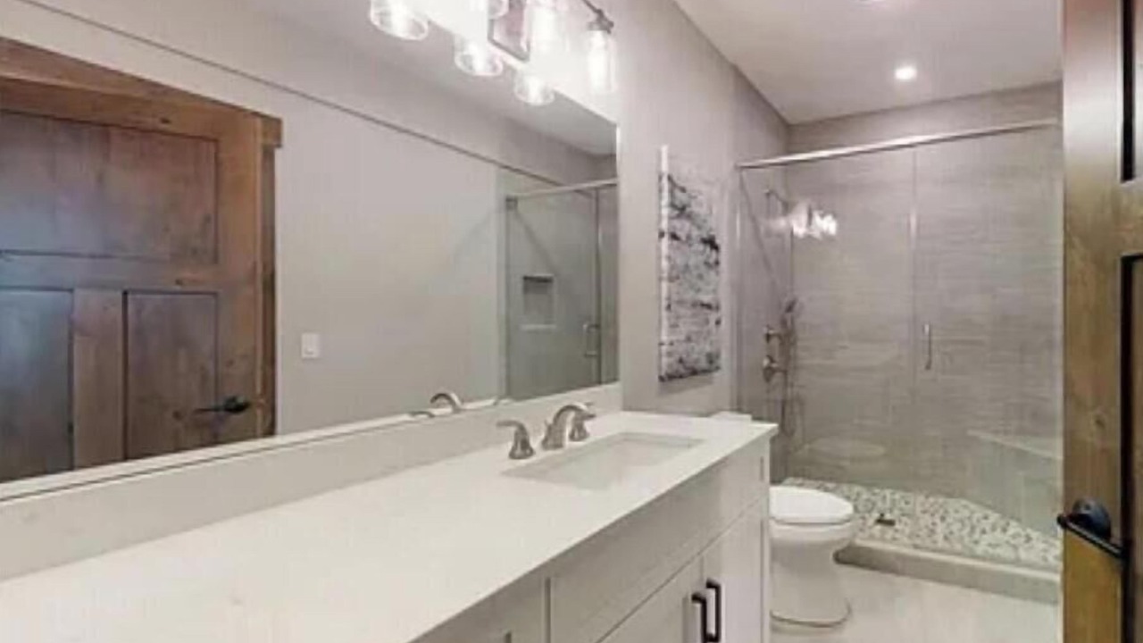 Photo of Bathroom in Lake Shangrila