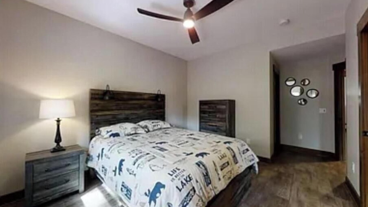 Photo of Bedroom in Lake Shangrila