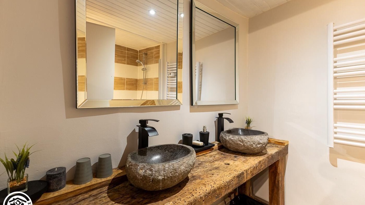 Photo of Bathroom in Puy-Guillaume