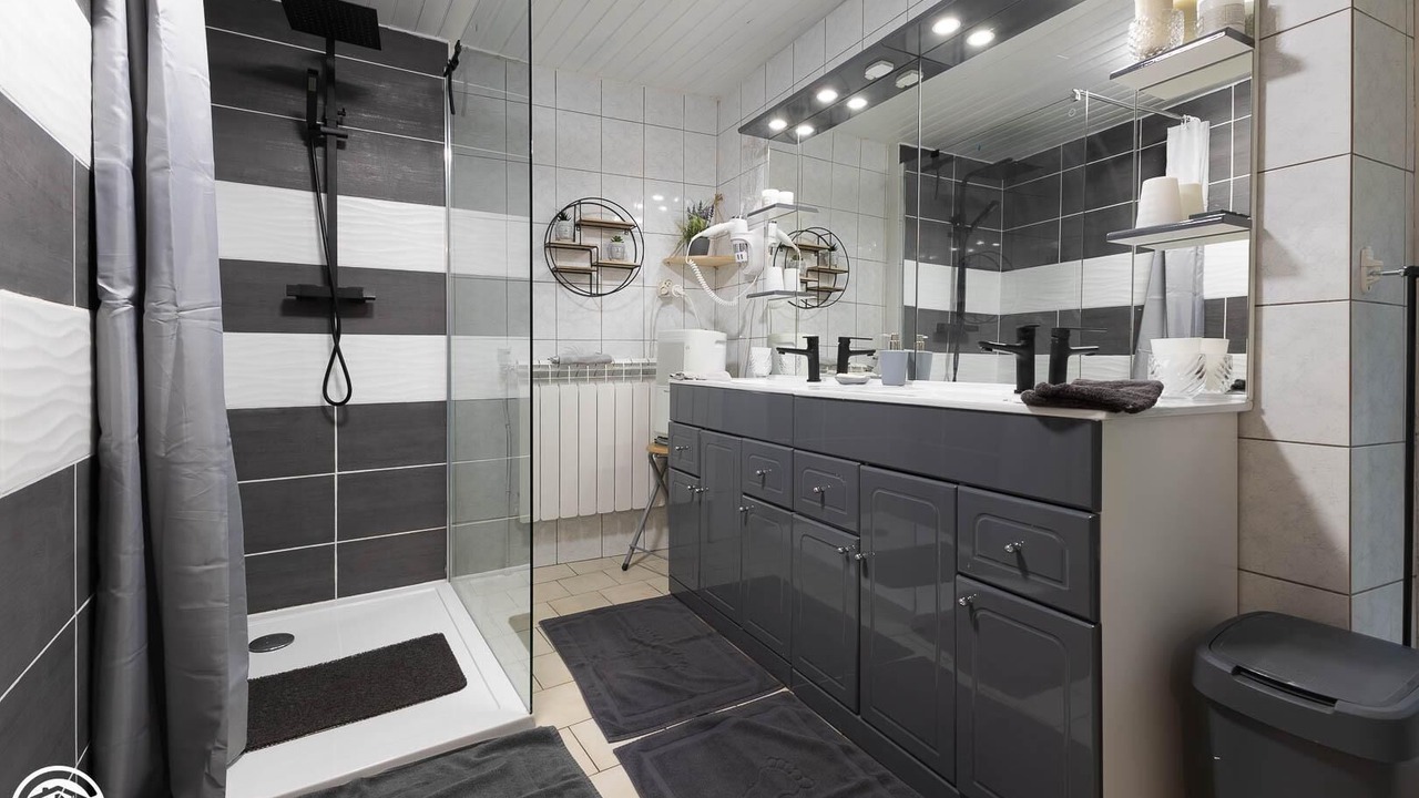Photo of Bathroom in Puy-Guillaume