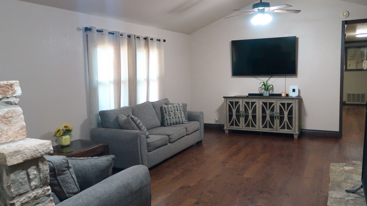Photo of Livingroom in Webberville