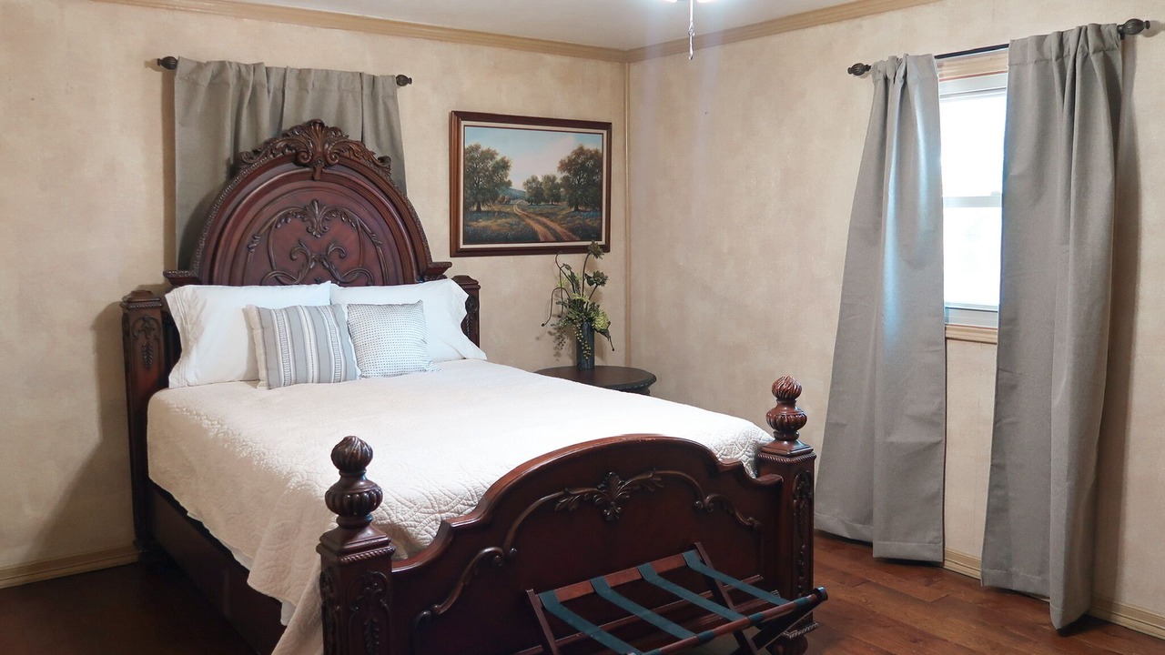 Photo of Bedroom in Webberville