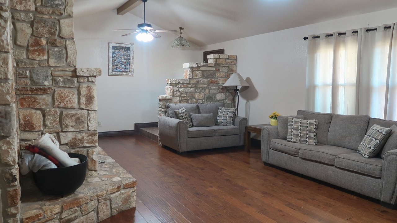 Photo of Livingroom in Webberville