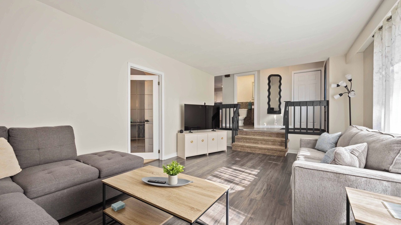 Photo of Livingroom in Sarnia