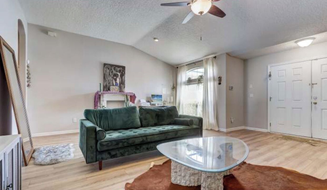 Photo of Livingroom in Westside