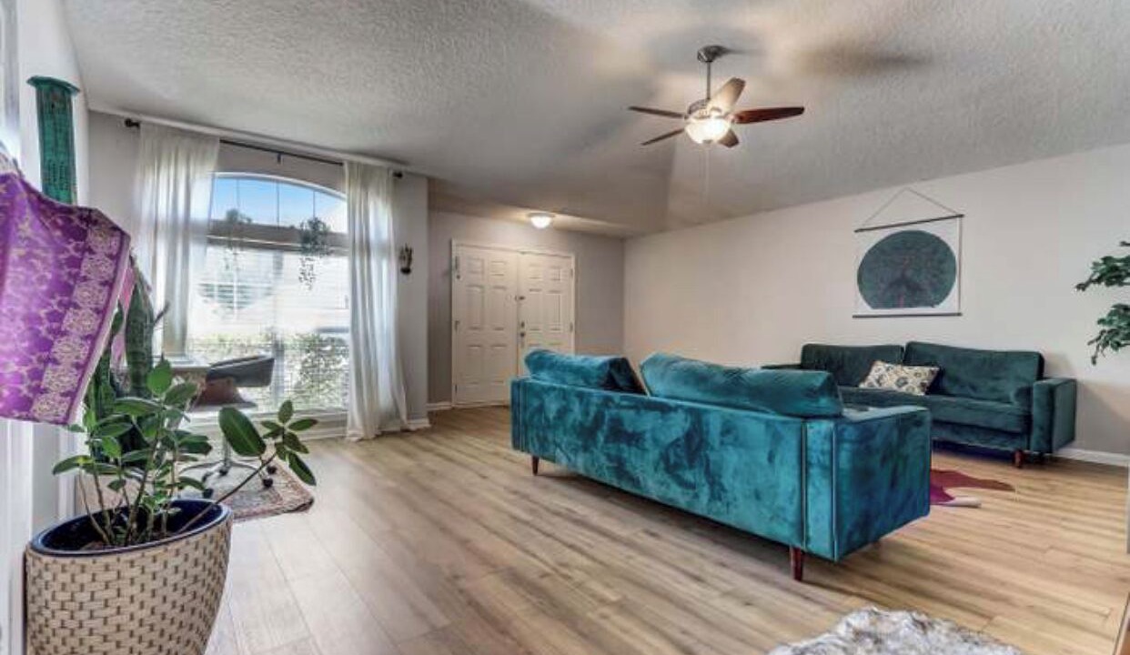 Photo of Livingroom in Westside