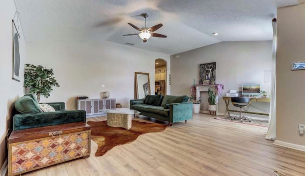 Photo of Livingroom in Westside
