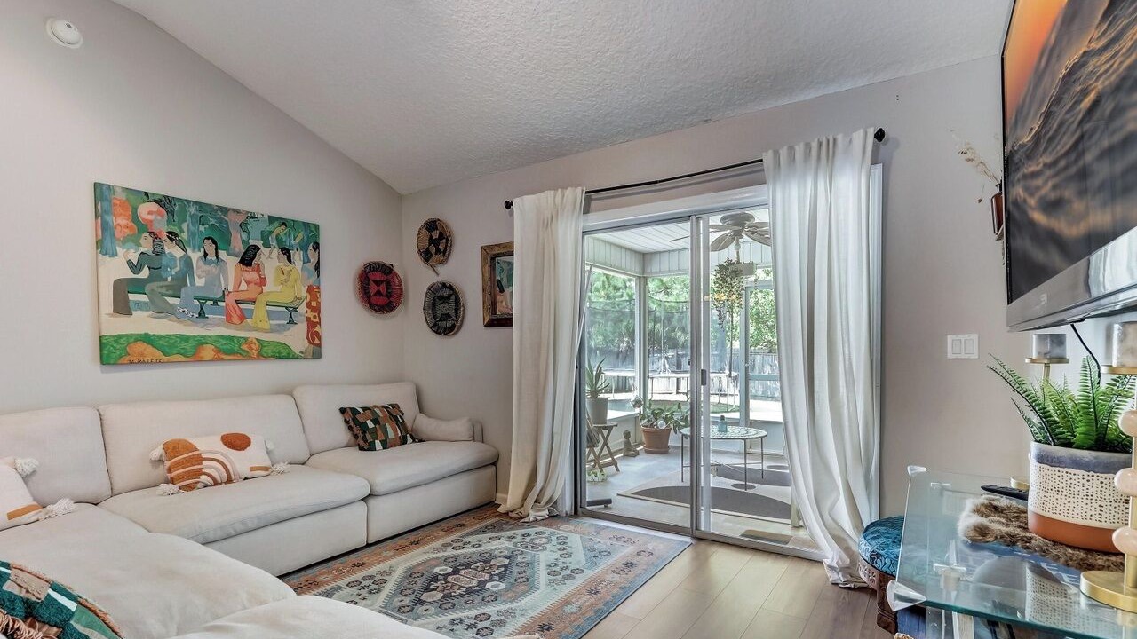 Photo of Livingroom in Westside