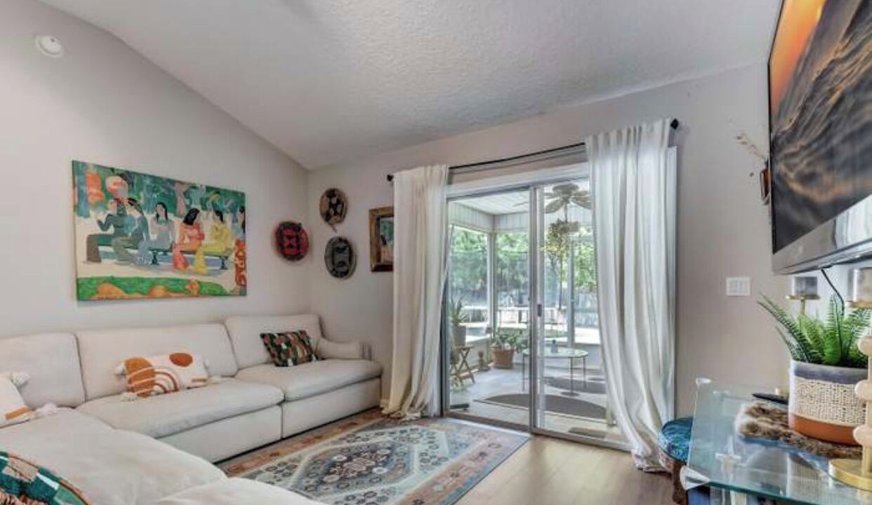 Photo of Livingroom in Westside
