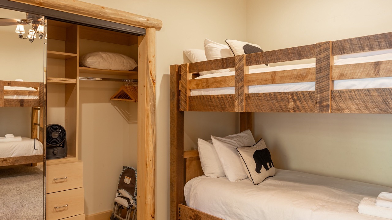 Photo of Bedroom in Summit Estates