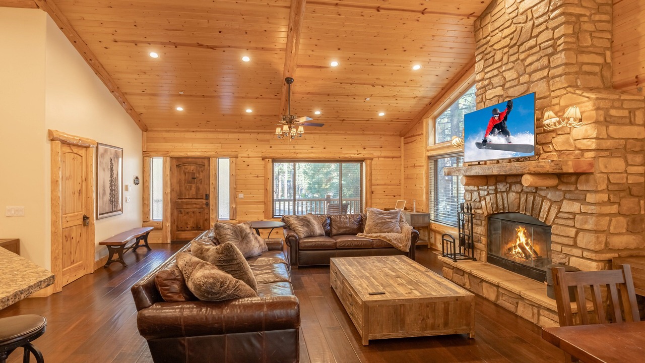 Photo of Livingroom in Summit Estates