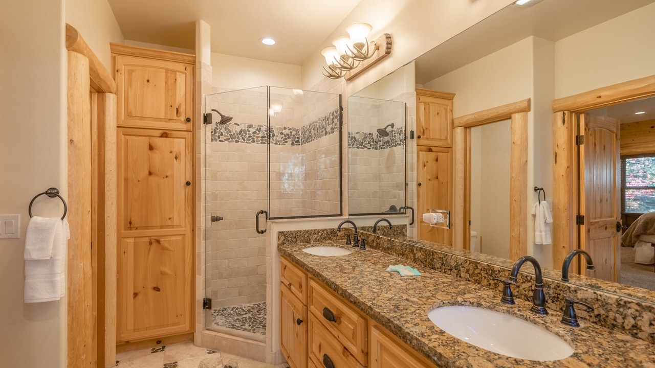 Photo of Bathroom in Summit Estates