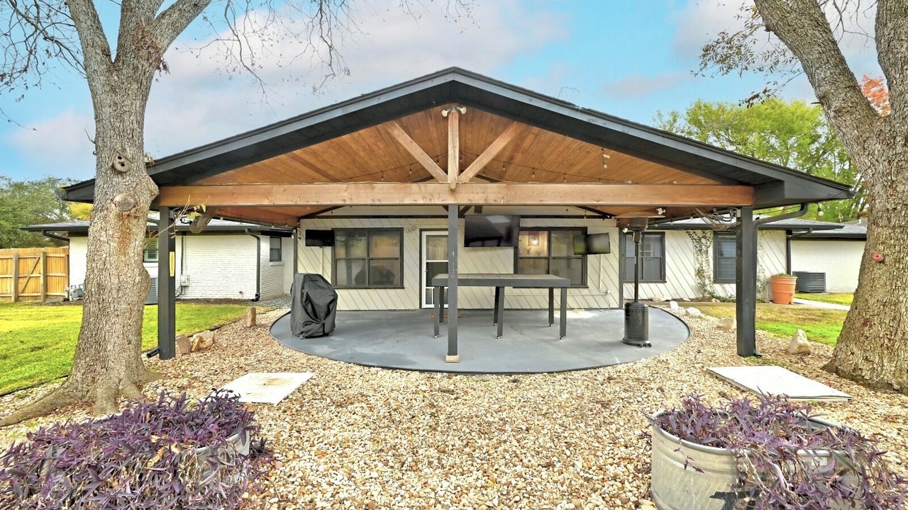 Photo of Outdoor in Lockhart