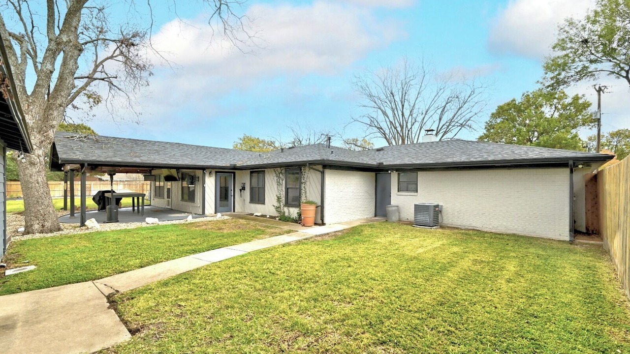 Photo of Outdoor in Lockhart