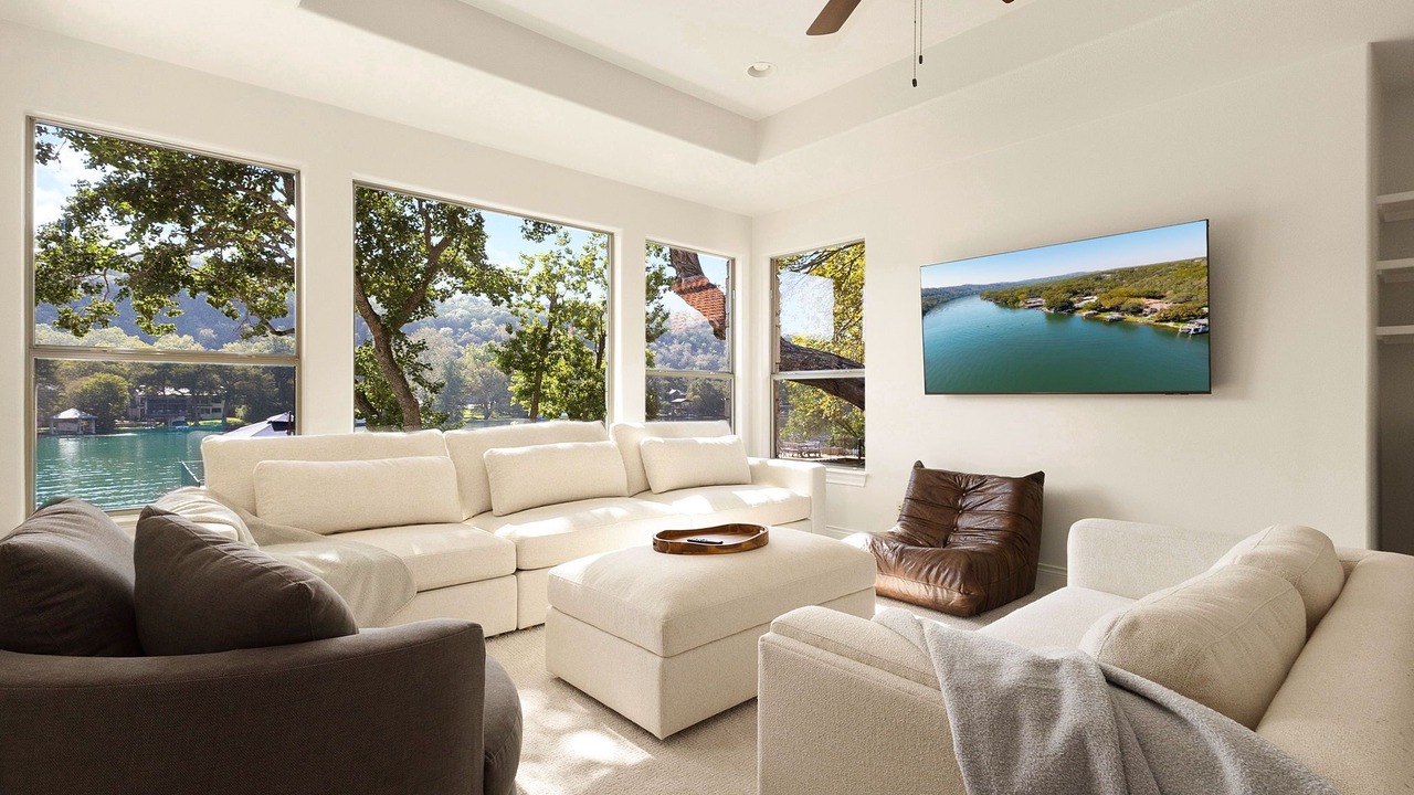 Photo of Livingroom in Oak Shores On Lake Austin