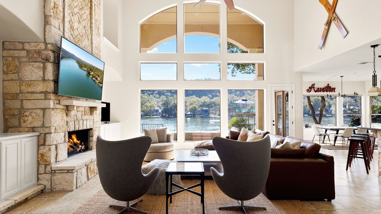 Photo of Livingroom in Oak Shores On Lake Austin
