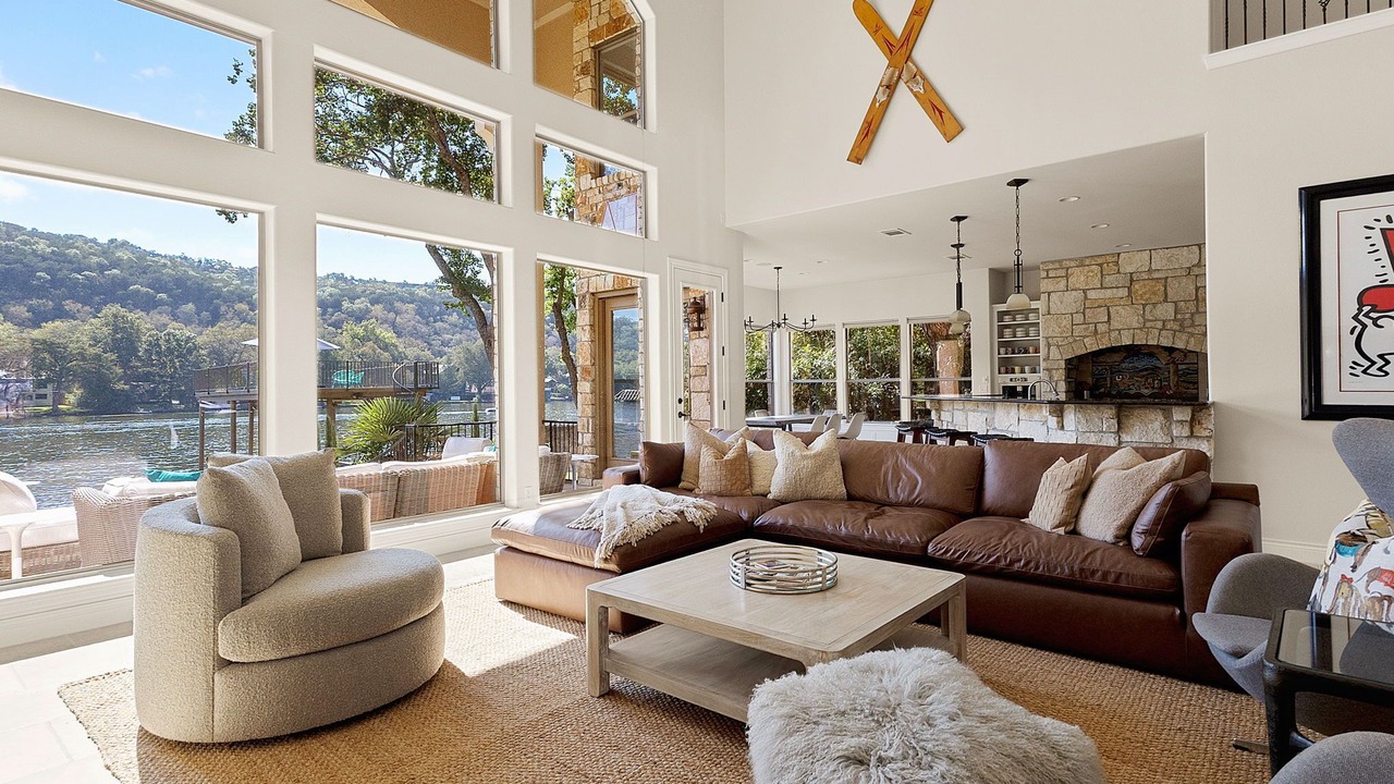 Photo of Livingroom in Oak Shores On Lake Austin