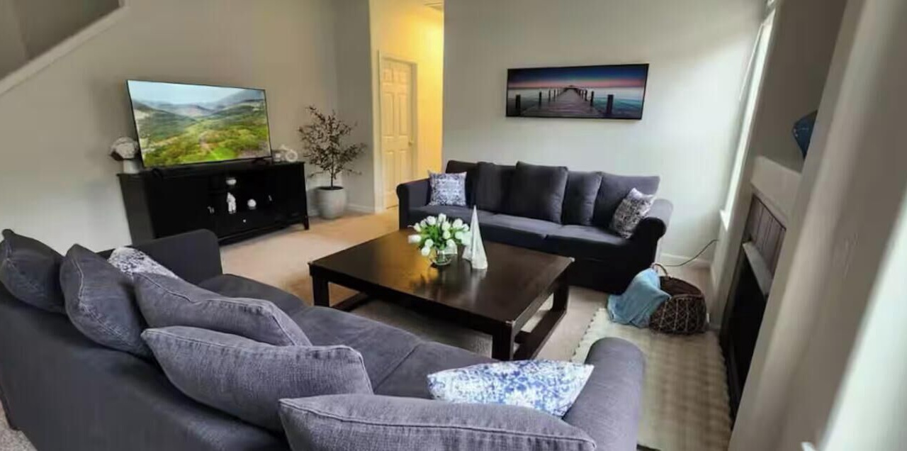 Photo of Livingroom in Hillsboro