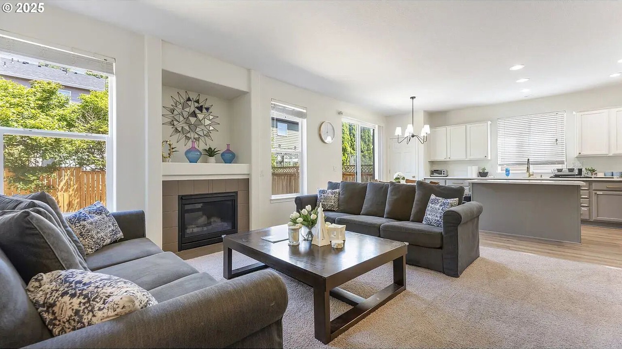 Photo of Livingroom in Hillsboro