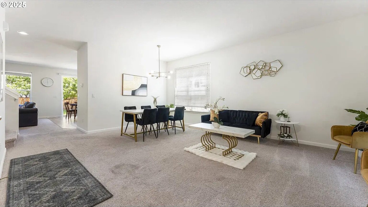 Photo of Livingroom in Hillsboro