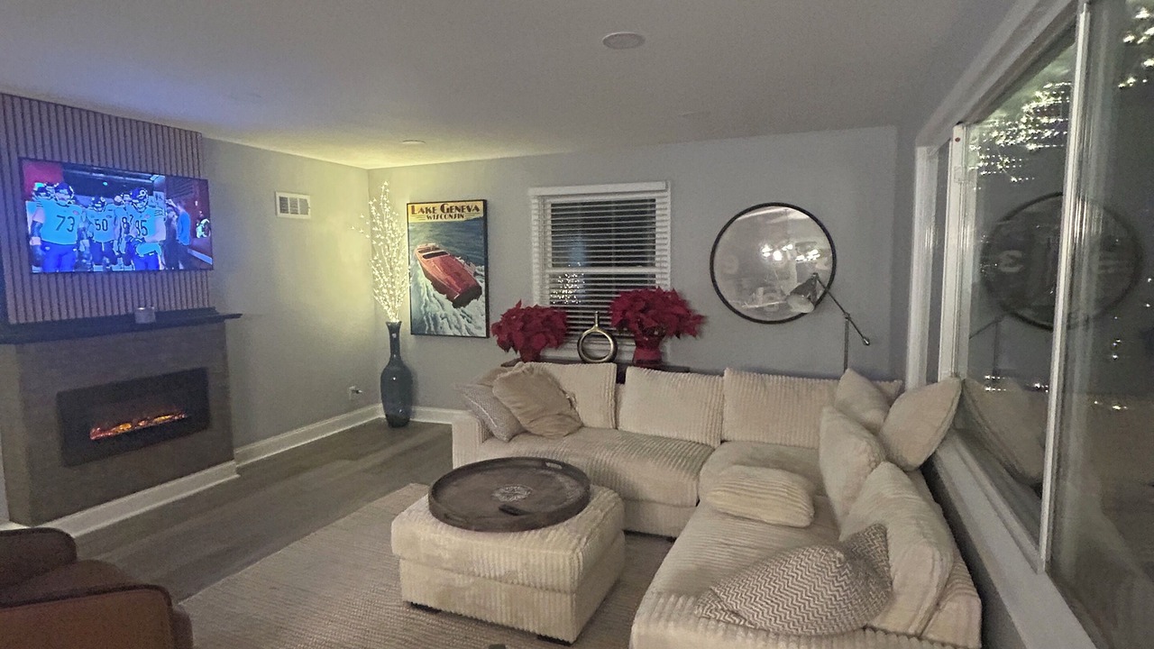 Photo of Livingroom in Williams Bay