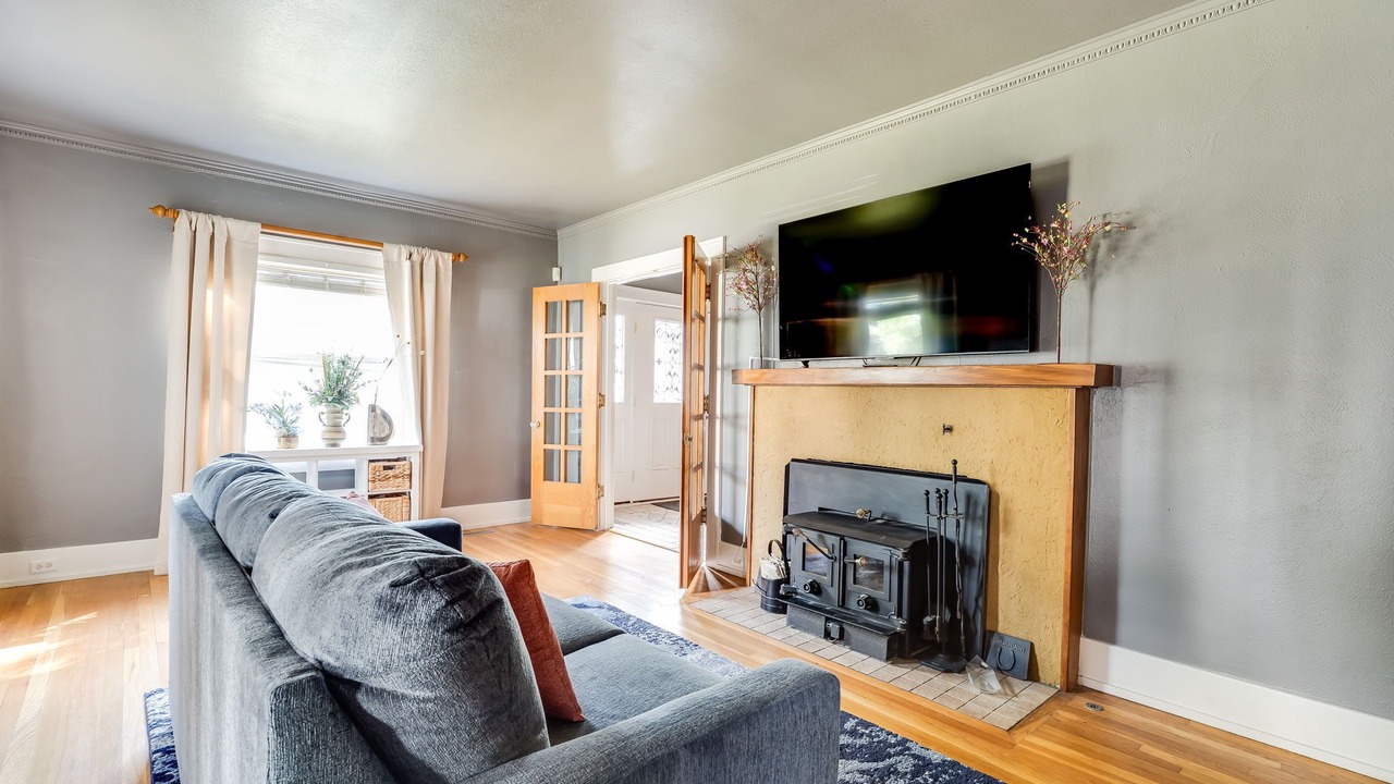 Photo of Livingroom in College Hill