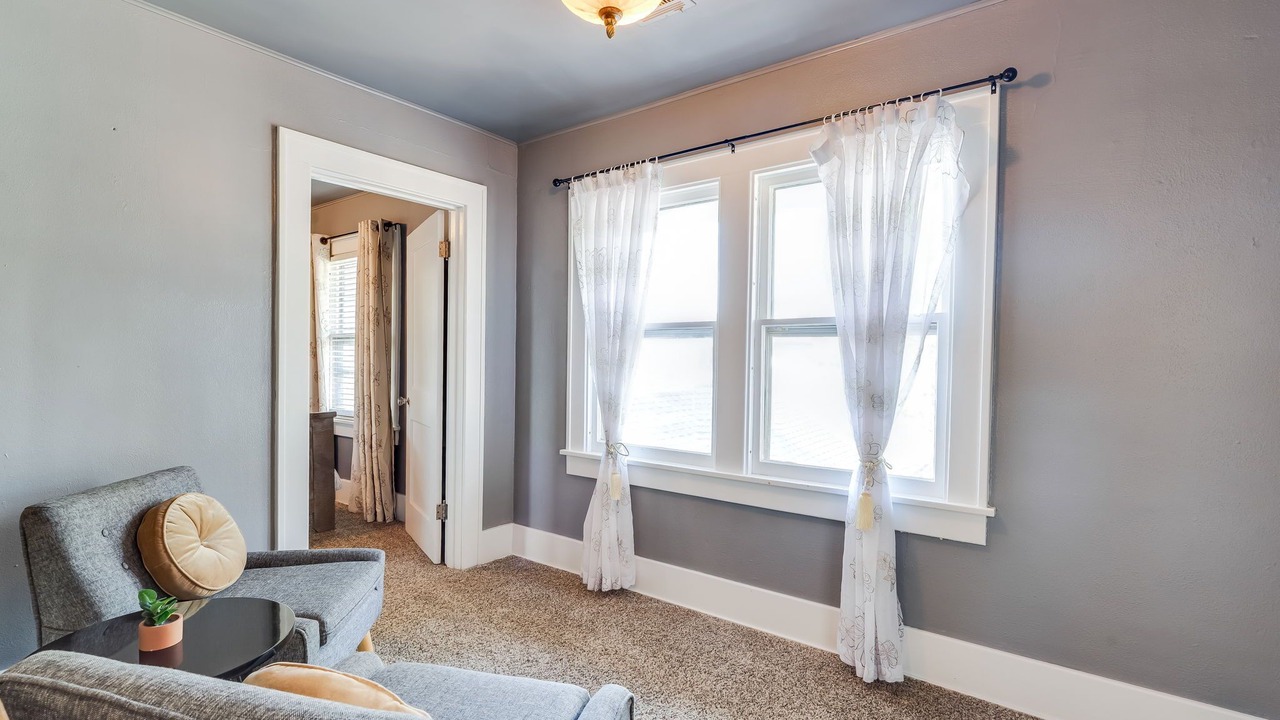 Photo of Livingroom in College Hill